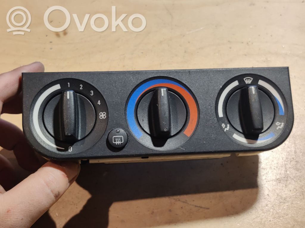 BMW 3 E36 Climate control unit 