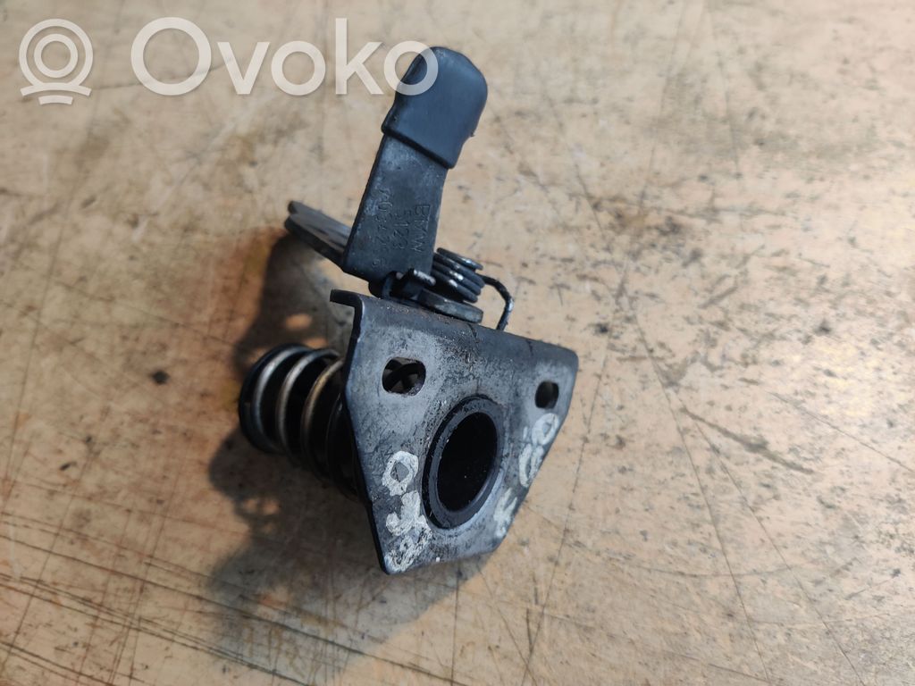BMW 5 E60 E61 Kilpa variklio dangčio spynos 