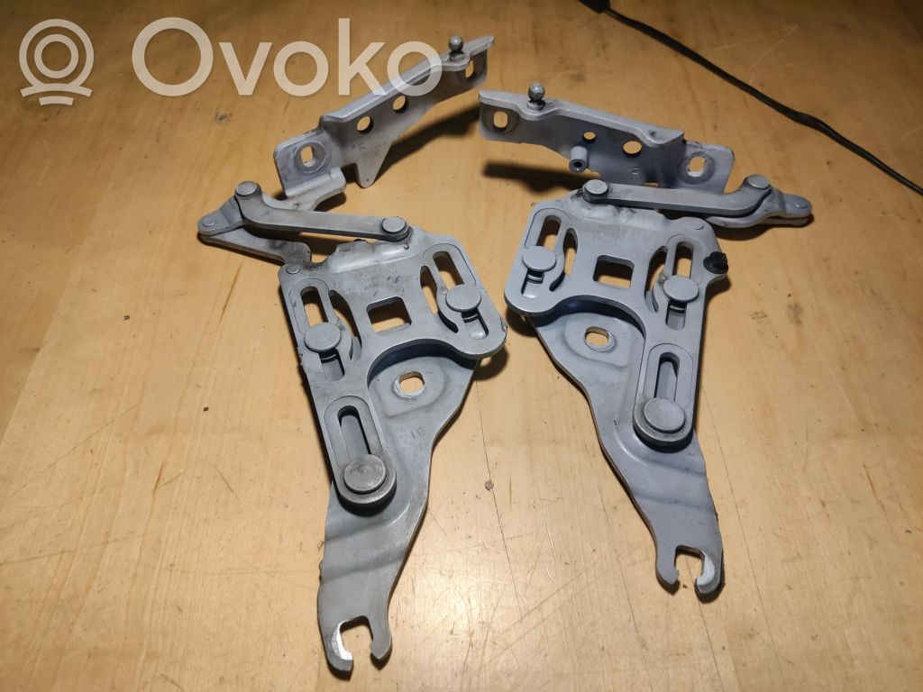 Engine bonnet/hood hinges   714834710,7148347,7148348,714834811