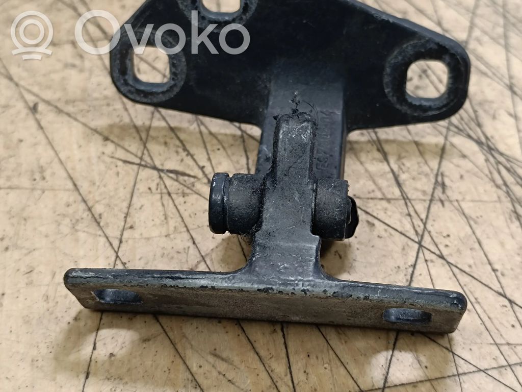 Eņģes (-es) aizmugurē   ES790504,ES7905