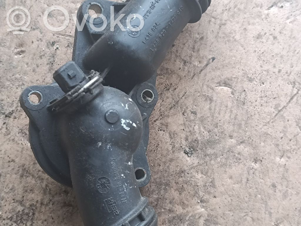 BMW 5 E39 Termostats / termostata korpuss 
