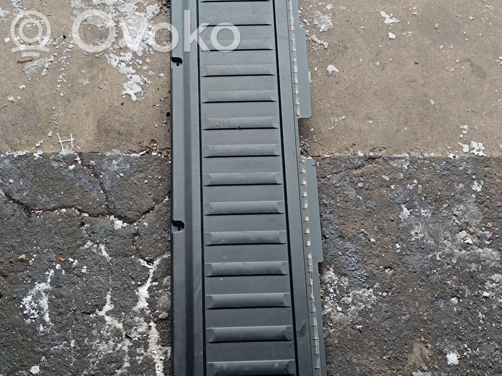 Tailgate trim   51498402197,8402197