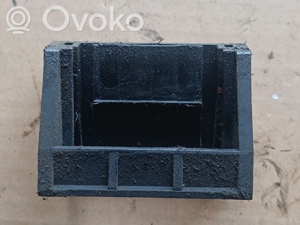 Radiator mount bracket   753353704,7533537