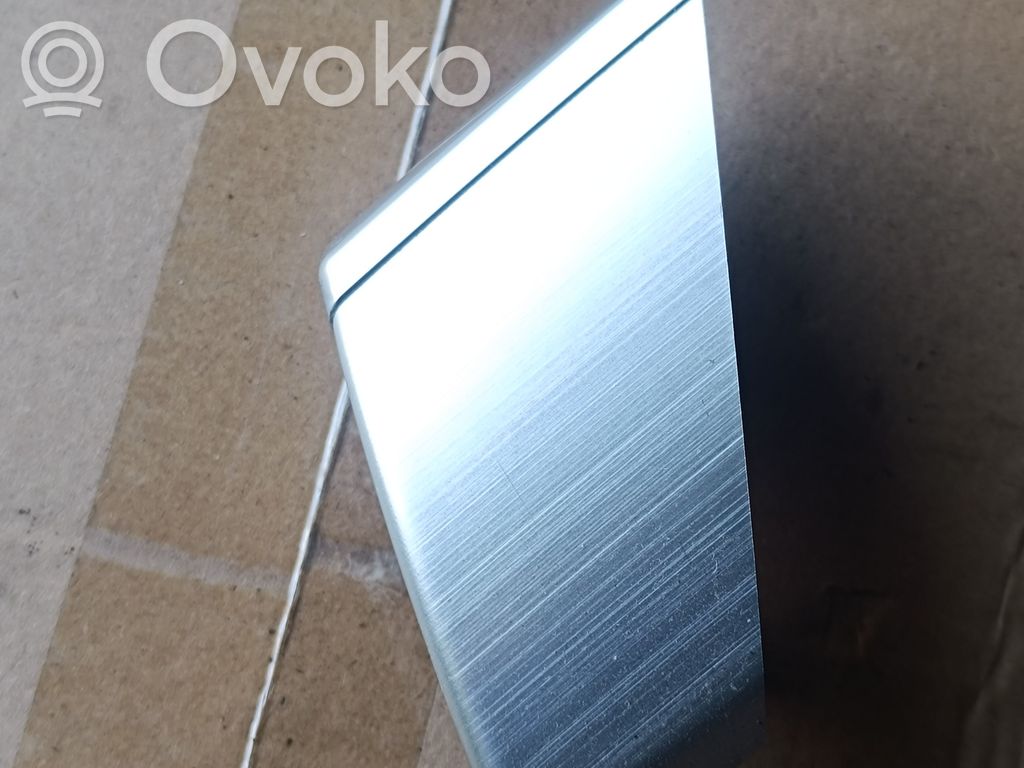 Panel trim   70P106401