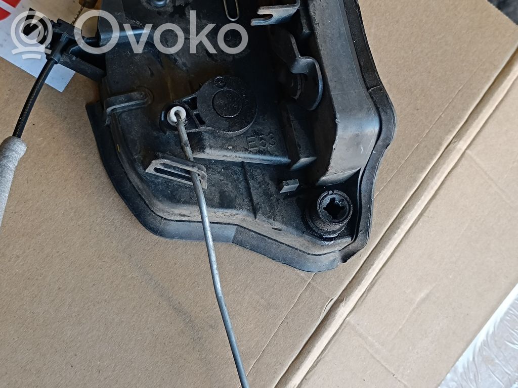Priekšpusē slēdzene   8402538