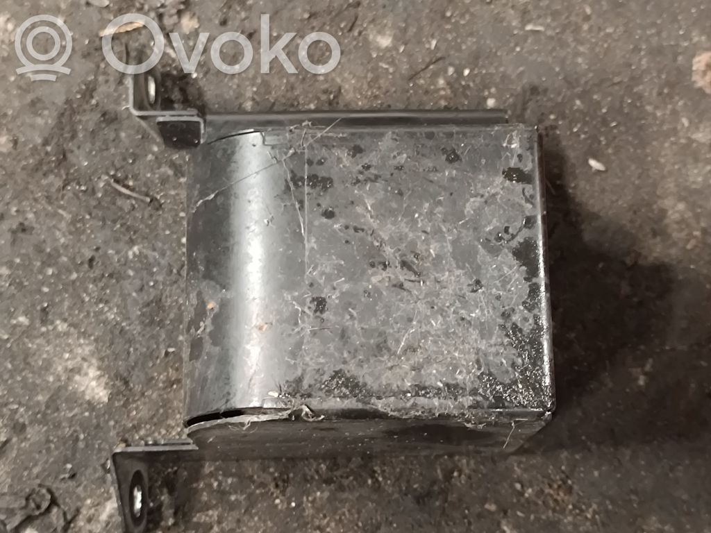 BMW X5 E70 Äänimerkkilaitteen kiinnike 