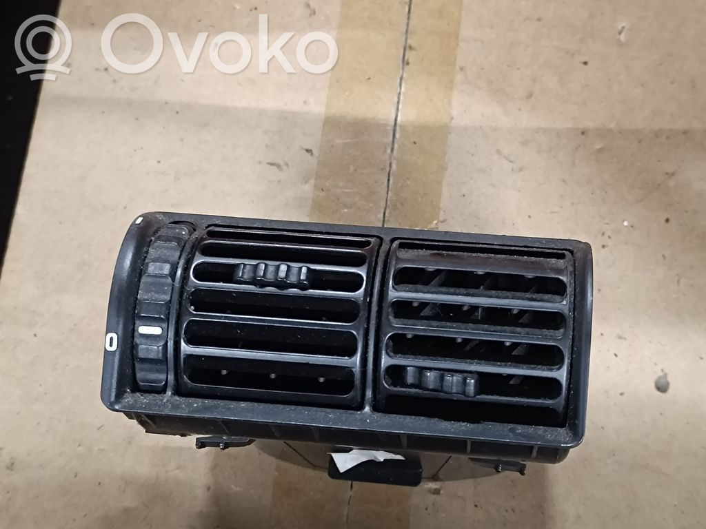 BMW 7 E32 Kratka nawiewu tylna tunelu środkowego 
