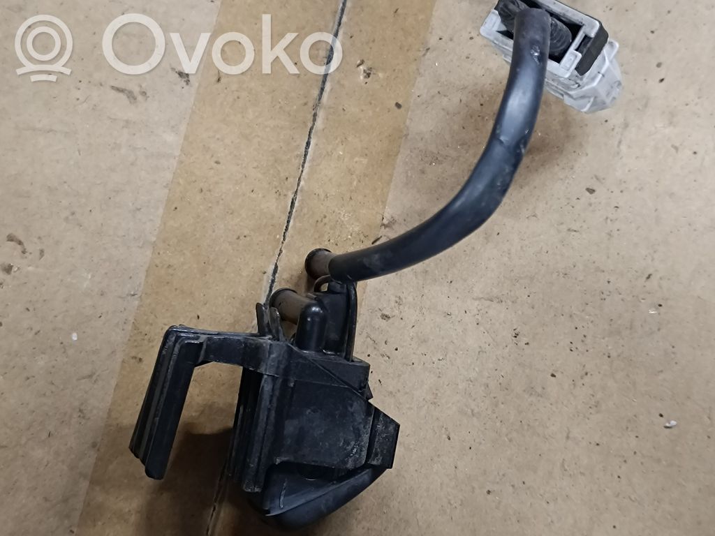 BMW 7 E32 Windshield washer spray nozzle 