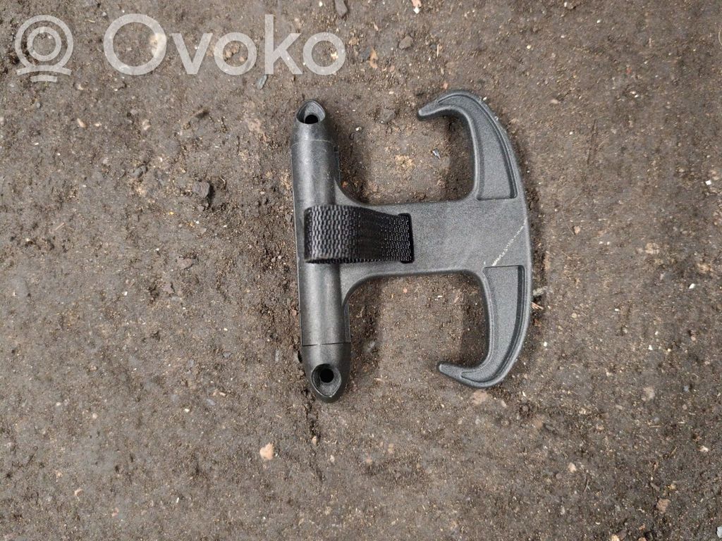 Tie down hook / loop   4G5867615
