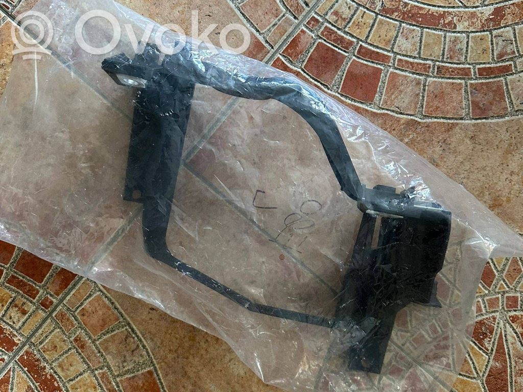BMW 5 E60 E61 Headlight/headlamp mounting bracket 