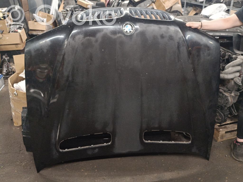 Couvercle, capot moteur