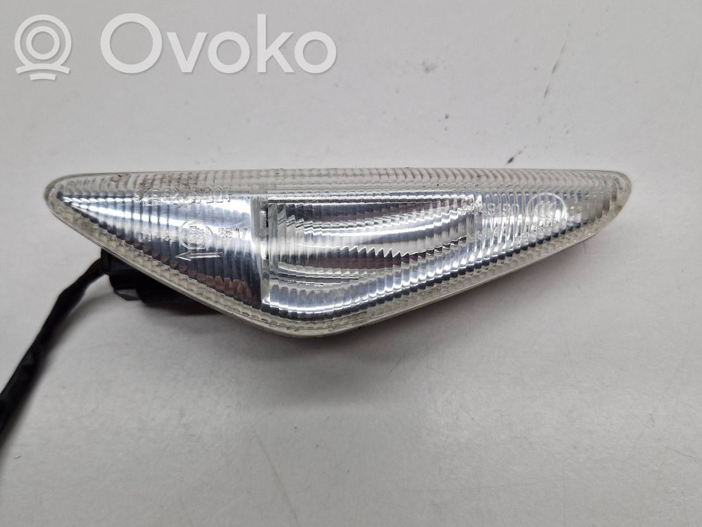 BMW X5 E70 Front fender indicator light 