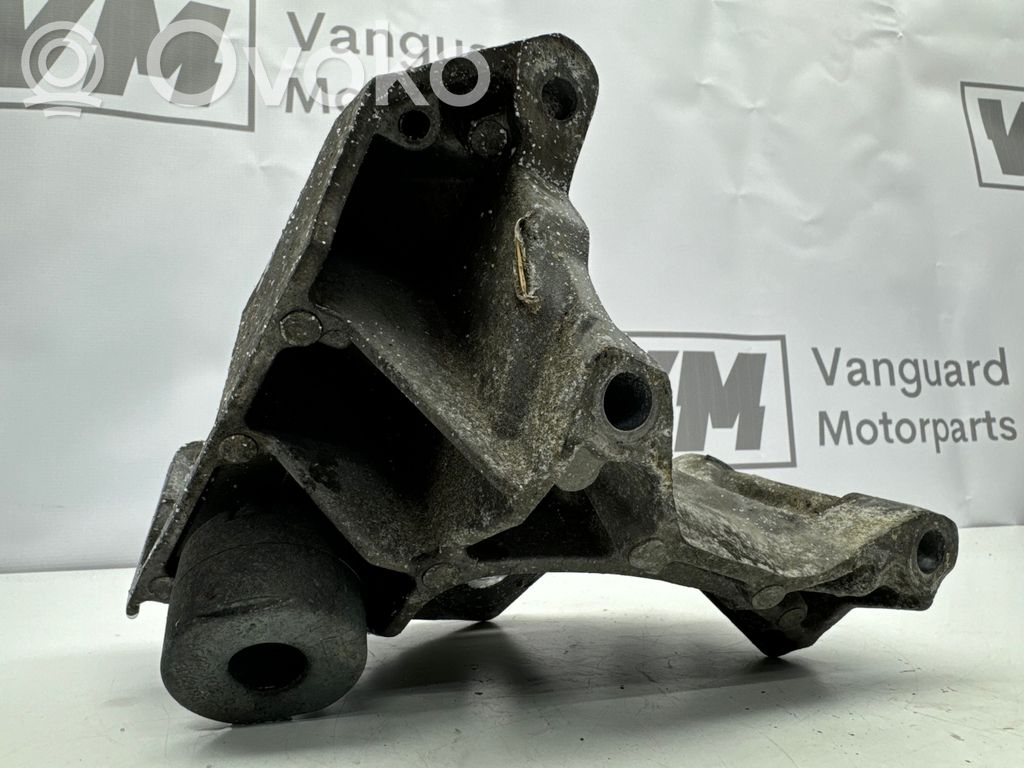 Volvo V60 Engine mounting bracket 