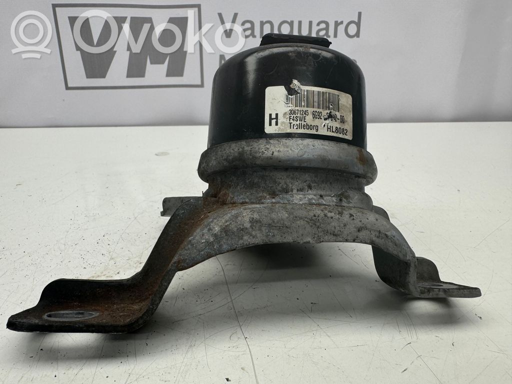 Volvo XC60 Engine mount bracket 