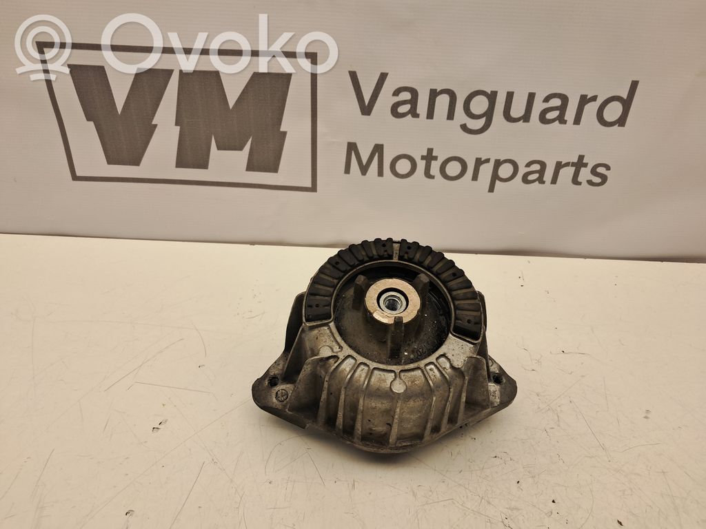 Mercedes-Benz E W212 Engine mount bracket 