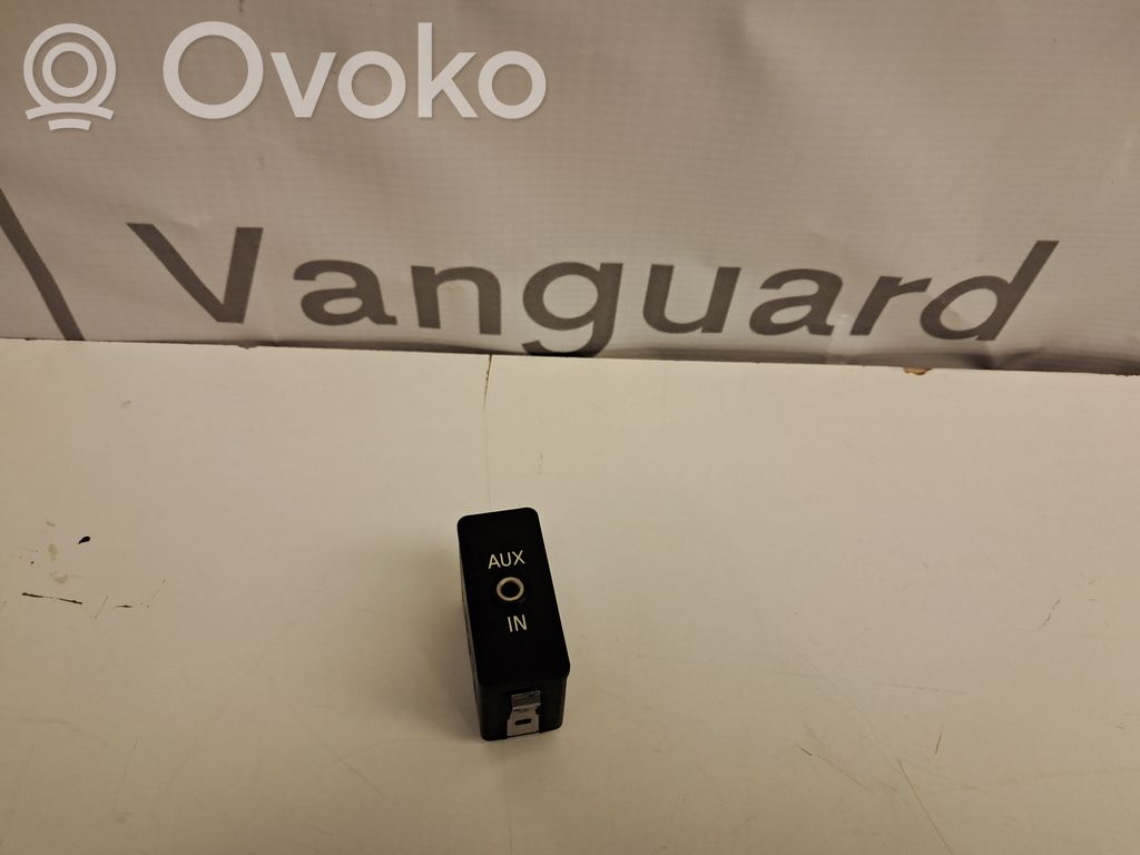 Mini One - Cooper Clubman R55 AUX in-socket connector 