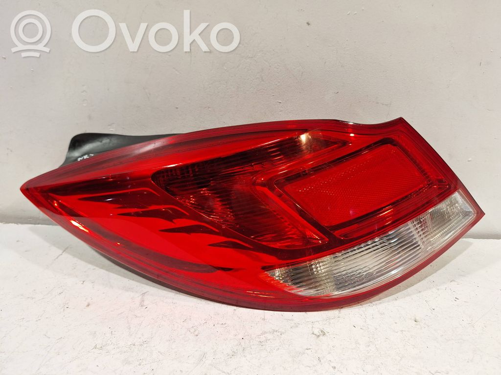 Opel Insignia A Aizmugurējais lukturis virsbūvē 