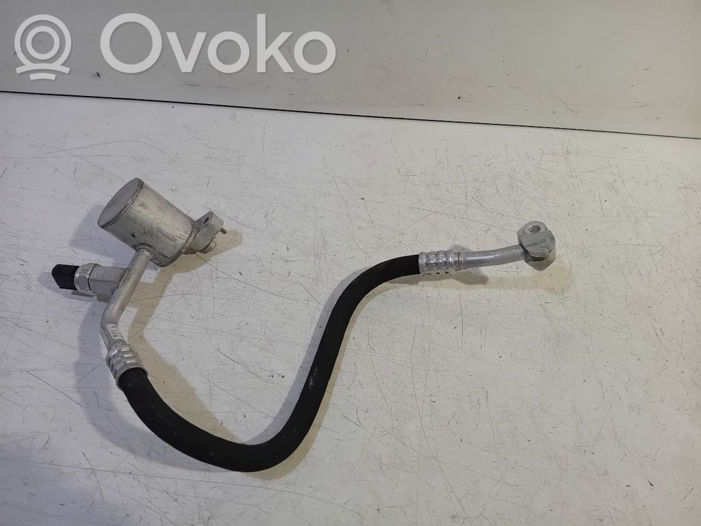 BMW iX Ilmastointilaitteen putki (A/C) 