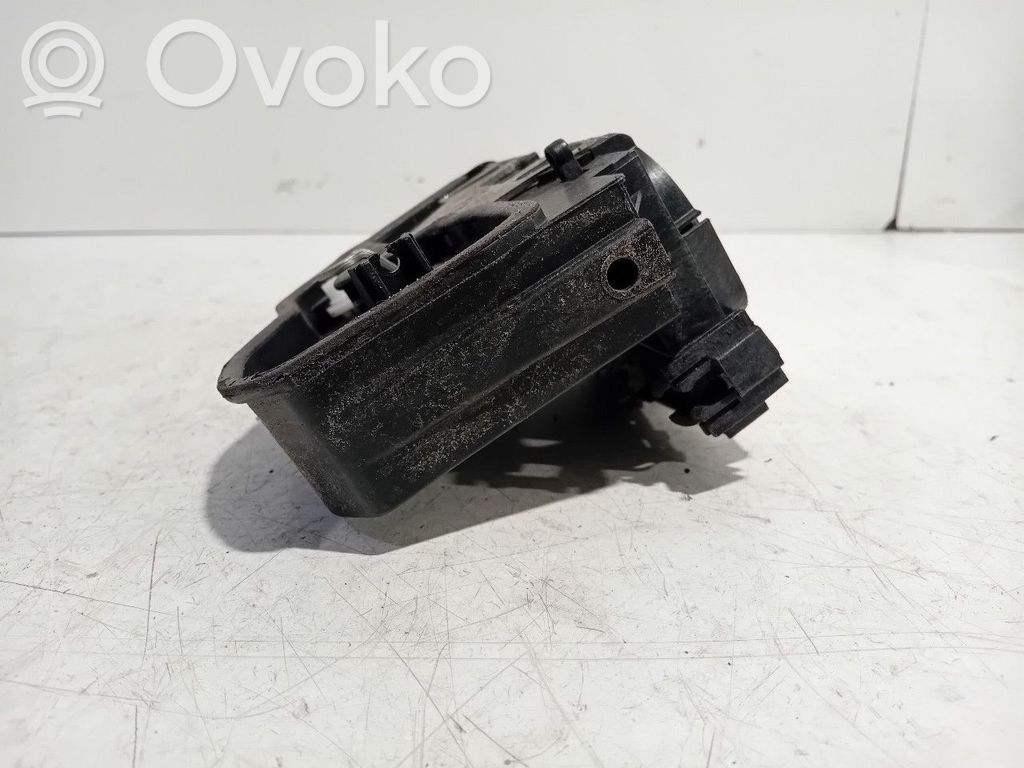 Rear door lock   7167076