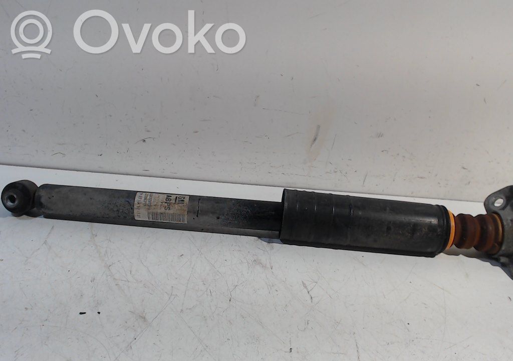 Opel Corsa E Takaiskunvaimennin 