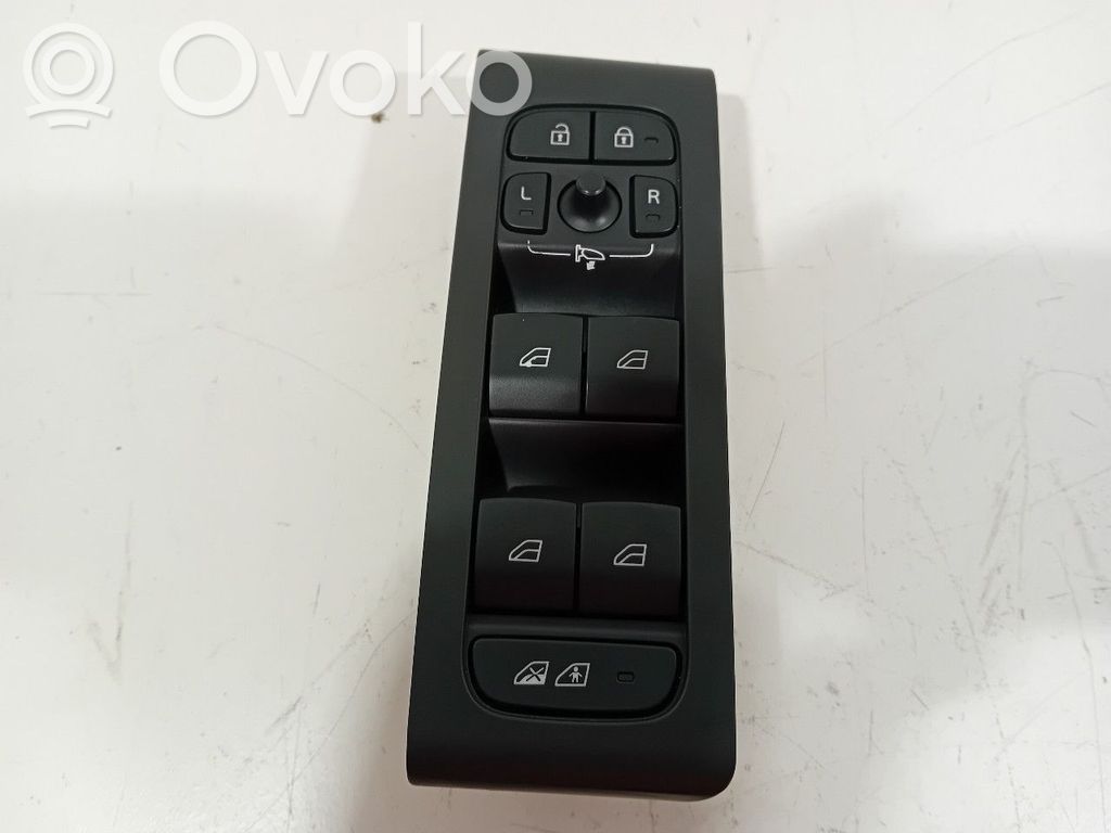 Volvo XC40 Electric window control switch 