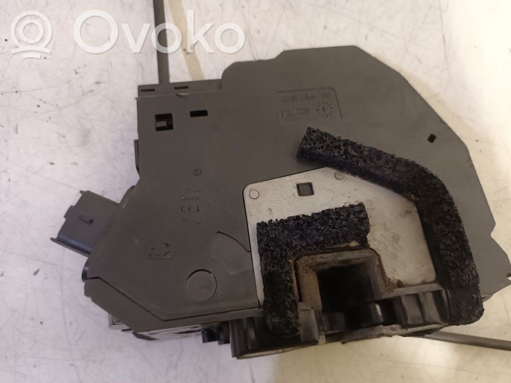 Renault Clio IV Front door lock 