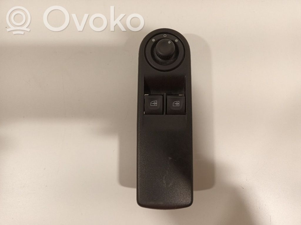 Renault Clio IV Przyciski szyb 