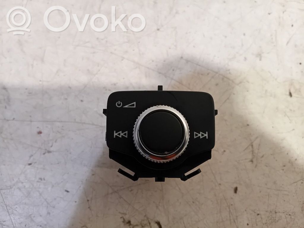Audi A1 Steering wheel buttons/switches 