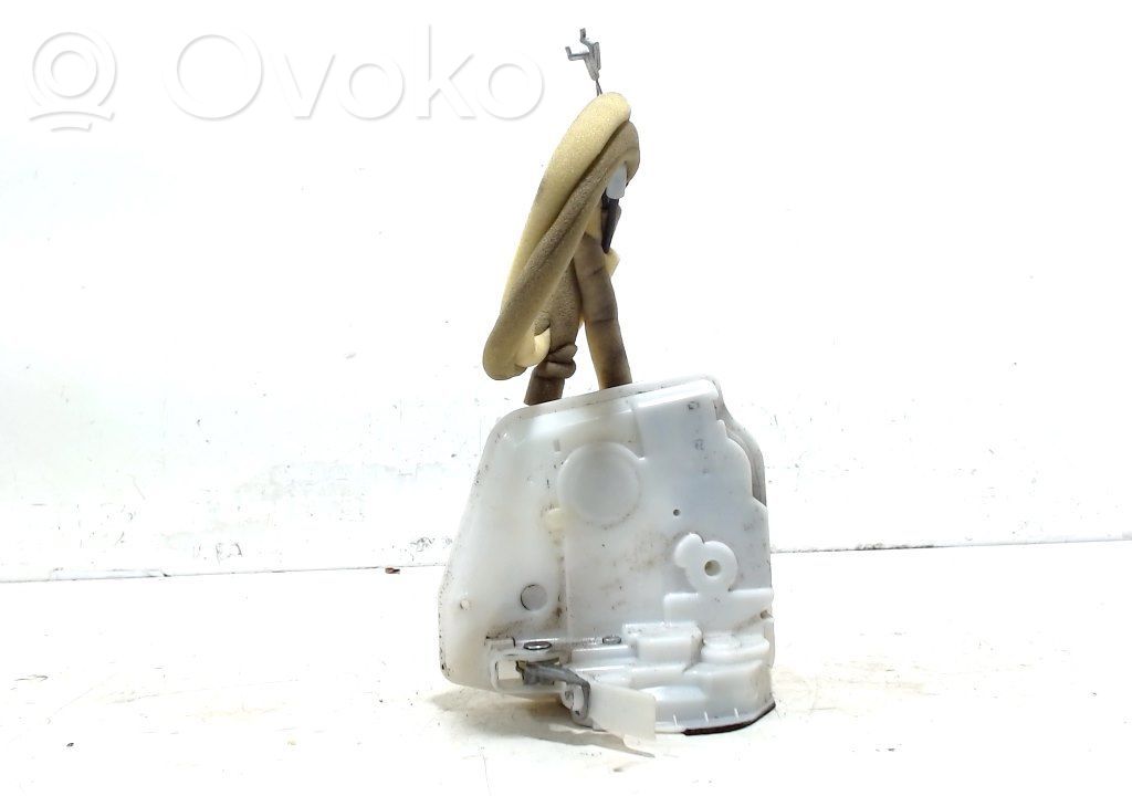 Rear door lock   9D06,D0068