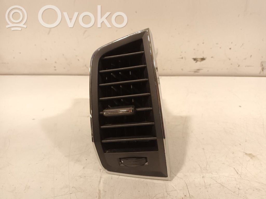 Skoda Karoq Dysze / Kratki środkowego nawiewu deski rozdzielczej 