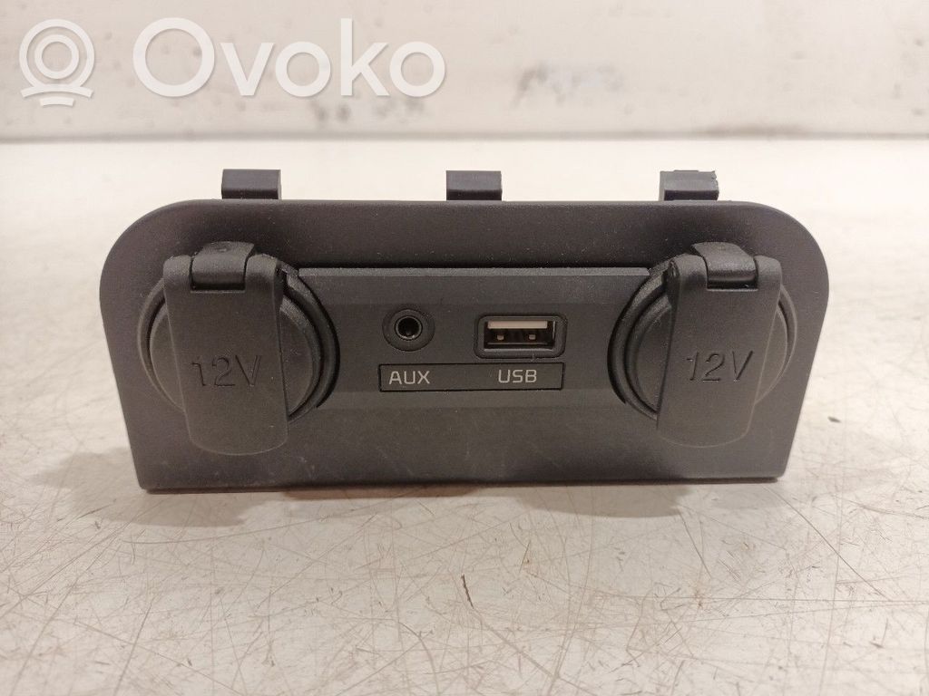 KIA Rio Enchufe conector entrada auxiliar 