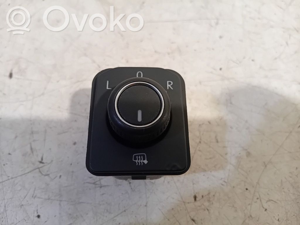 Audi A1 Wing mirror switch 
