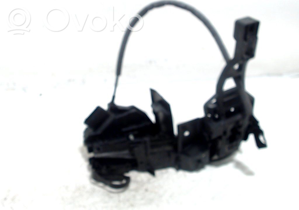 Ford Focus Priekšpusē slēdzene 