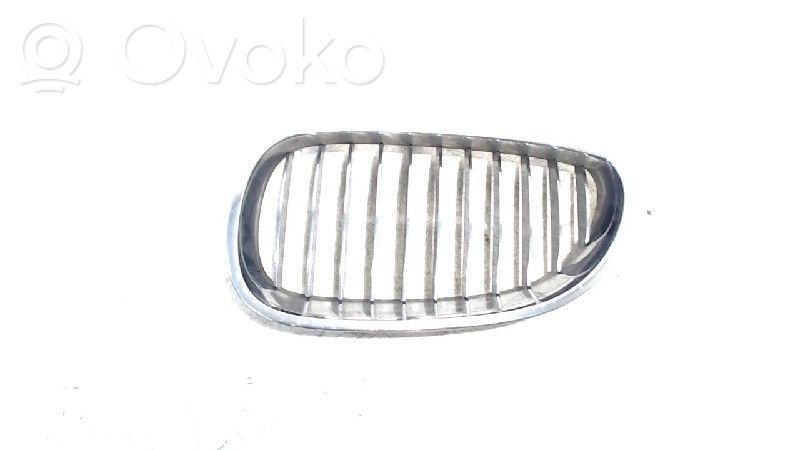 BMW 5 E60 E61 Grotelės priekinės 