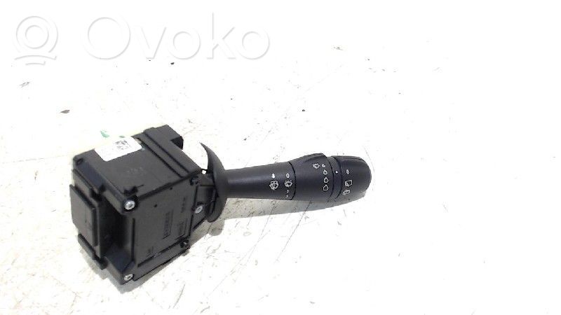 Renault Twingo III Pyyhkijän vipu 