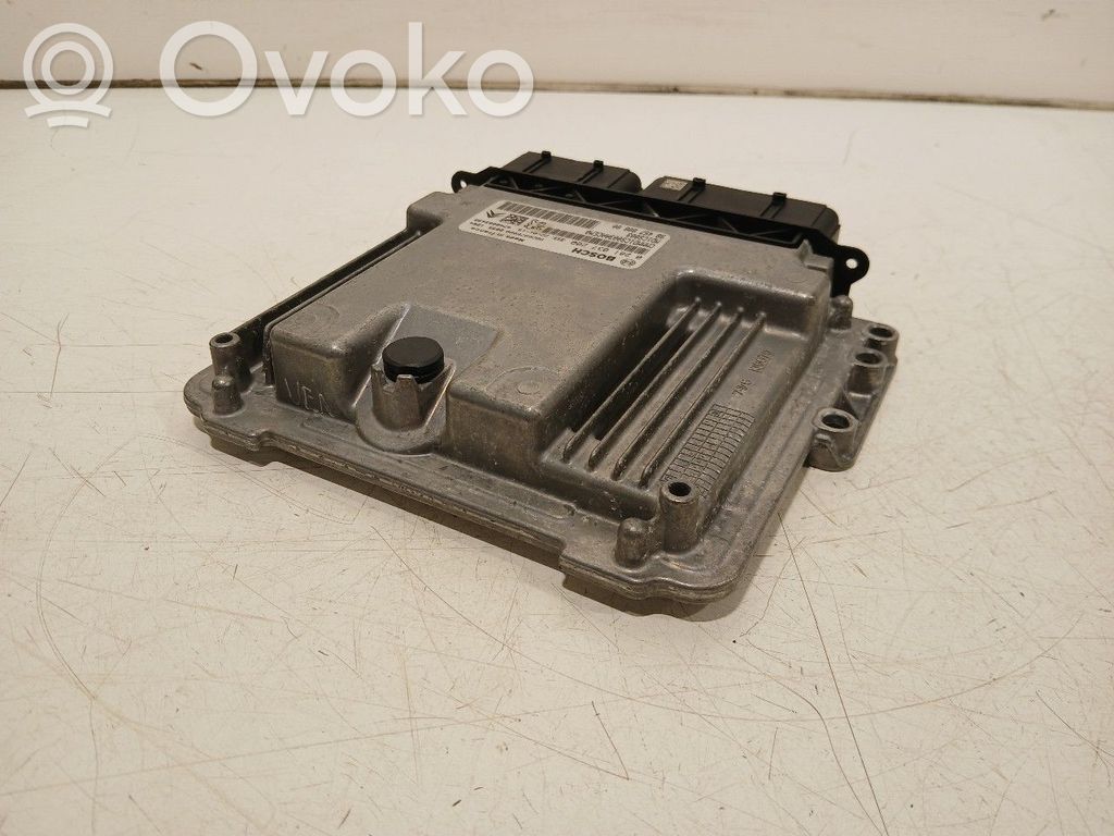 Opel Vivaro Engine control unit/module 