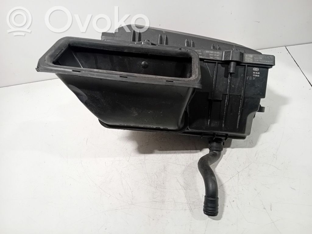 Volkswagen Golf VIII Air filter box 