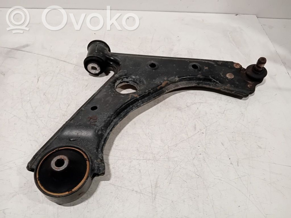 Opel Corsa E Priekinė svirtis 