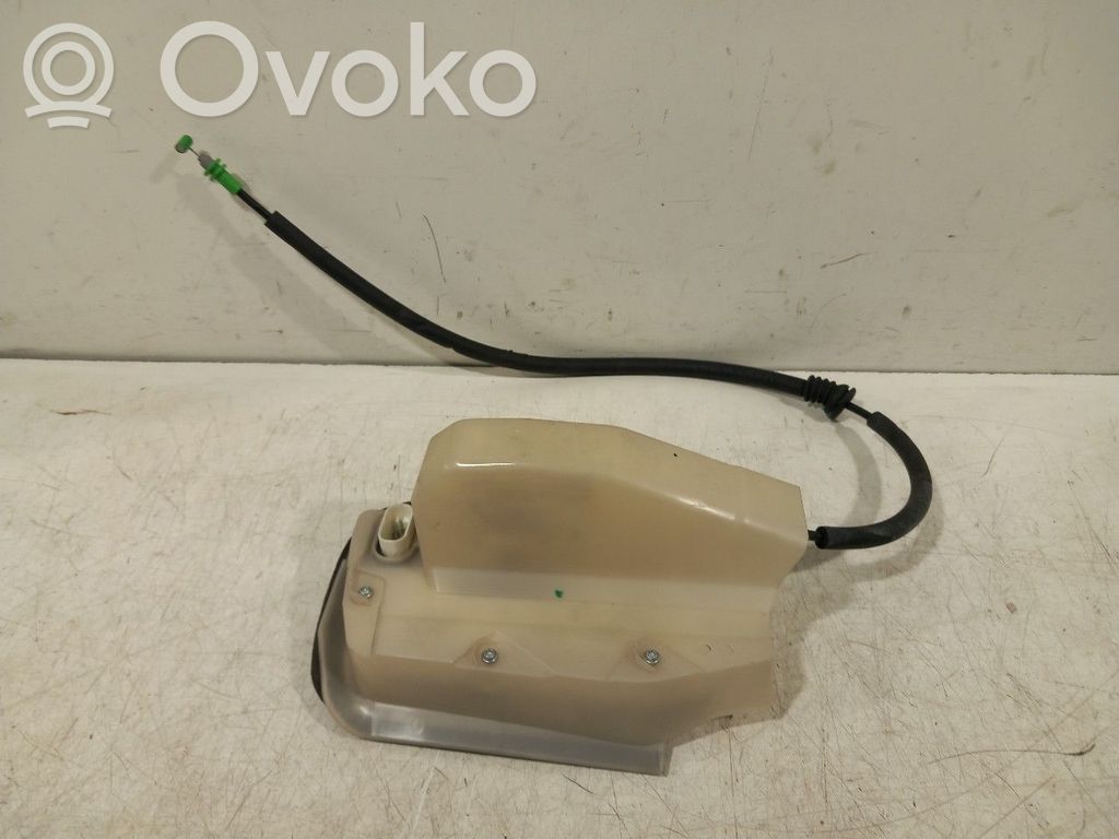 Tesla Model 3 Priekšpusē slēdzene 