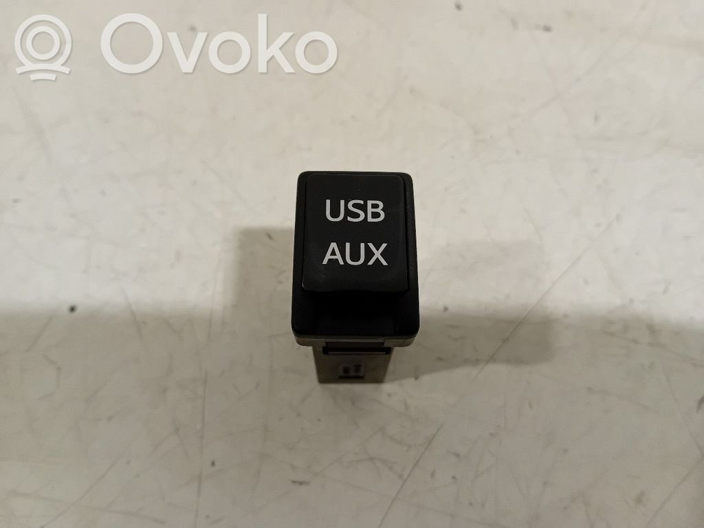 Toyota Auris 150 AUX in-socket connector 