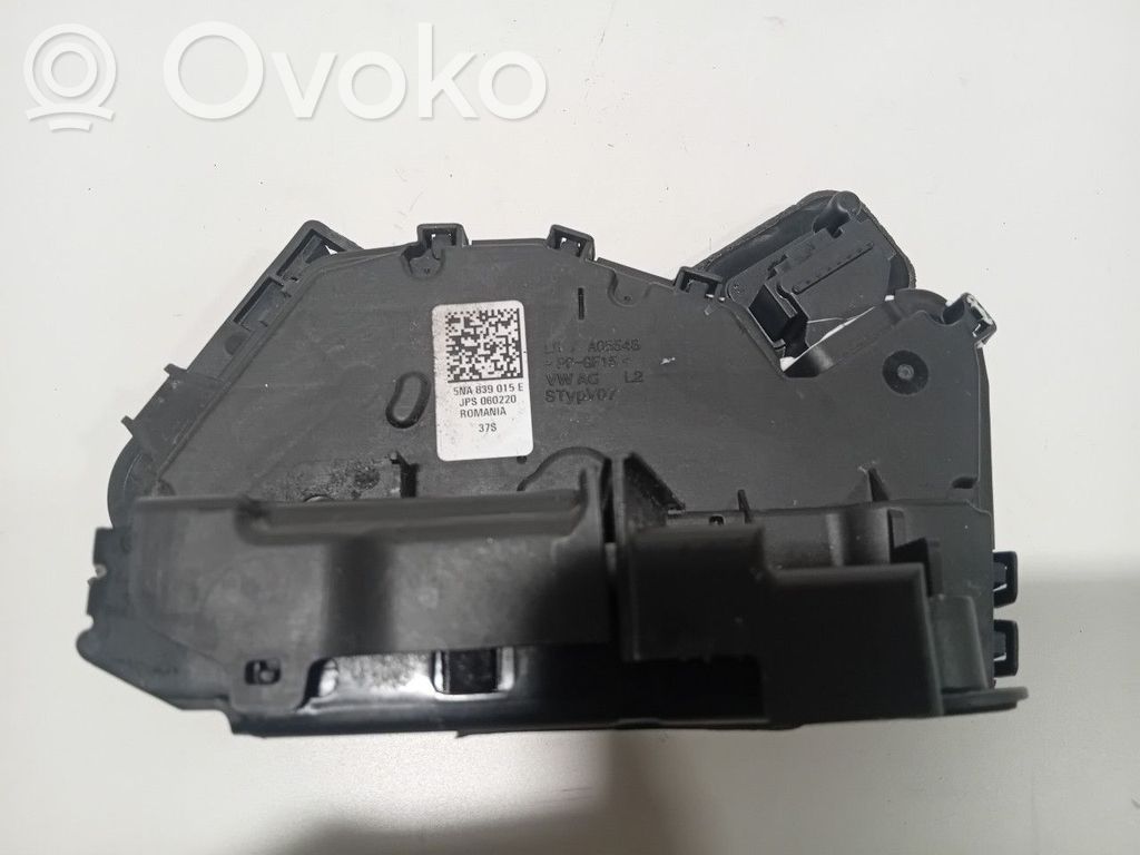Volkswagen PASSAT B8 Takaoven lukko 