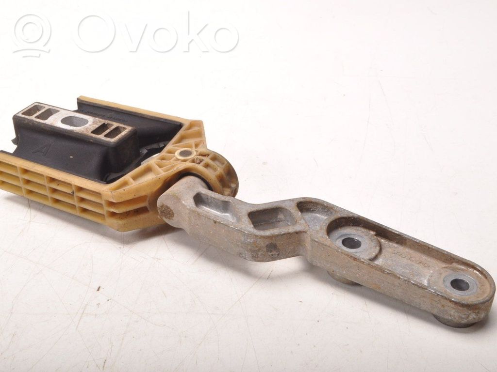 Engine mounting bracket   31480554