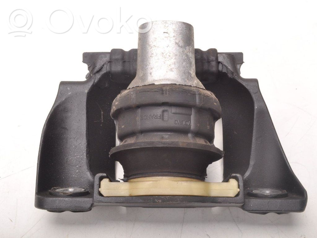 Volvo XC90 Engine mounting bracket 