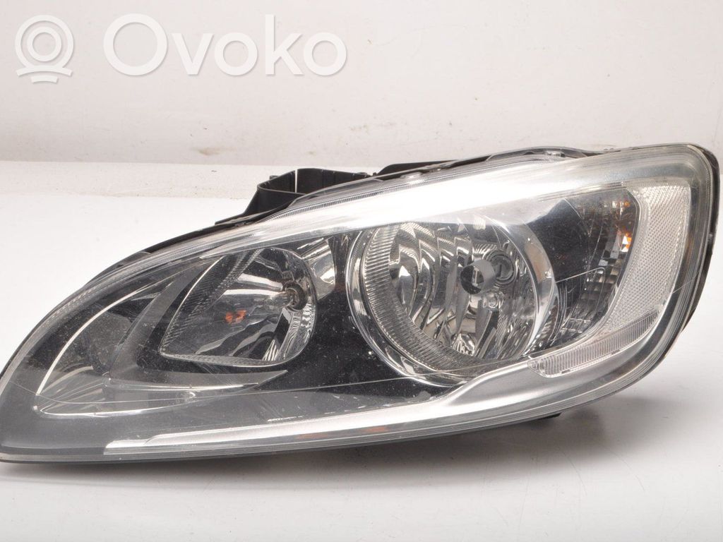 Volvo V60 Lampa przednia 