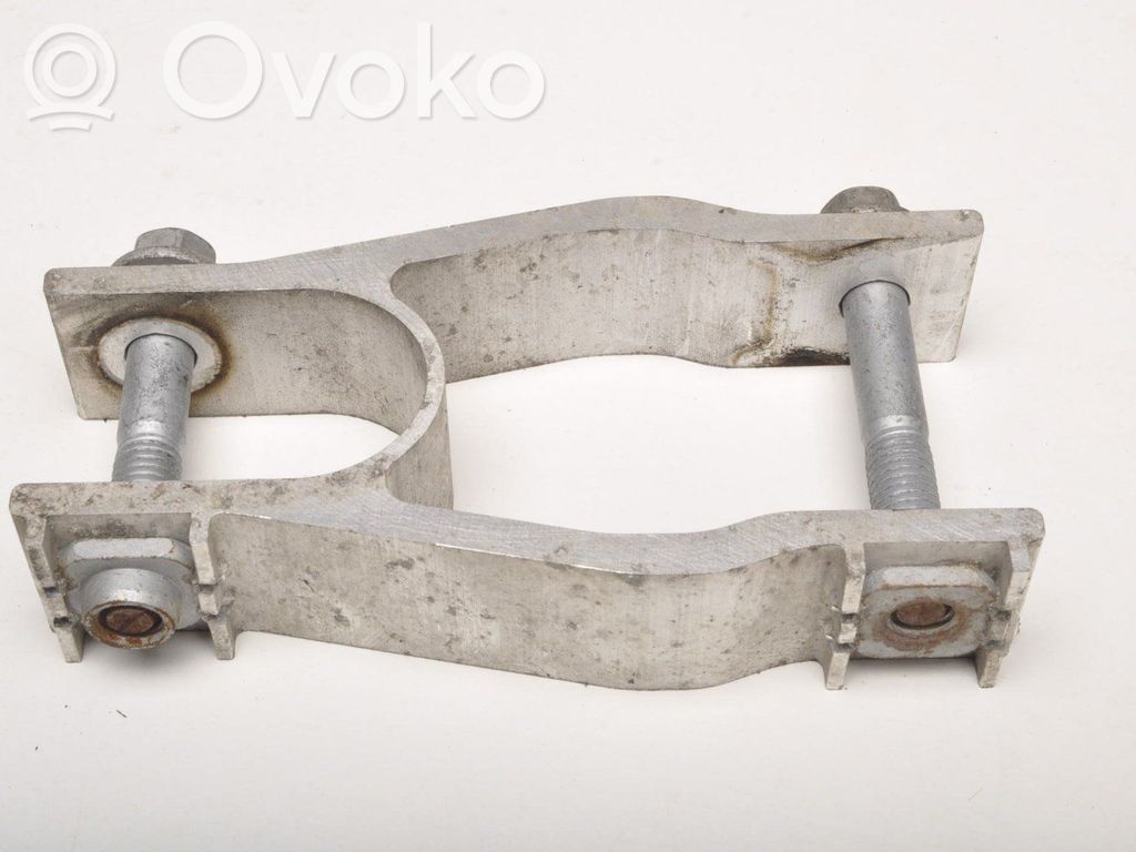 Engine mount bracket   31339951