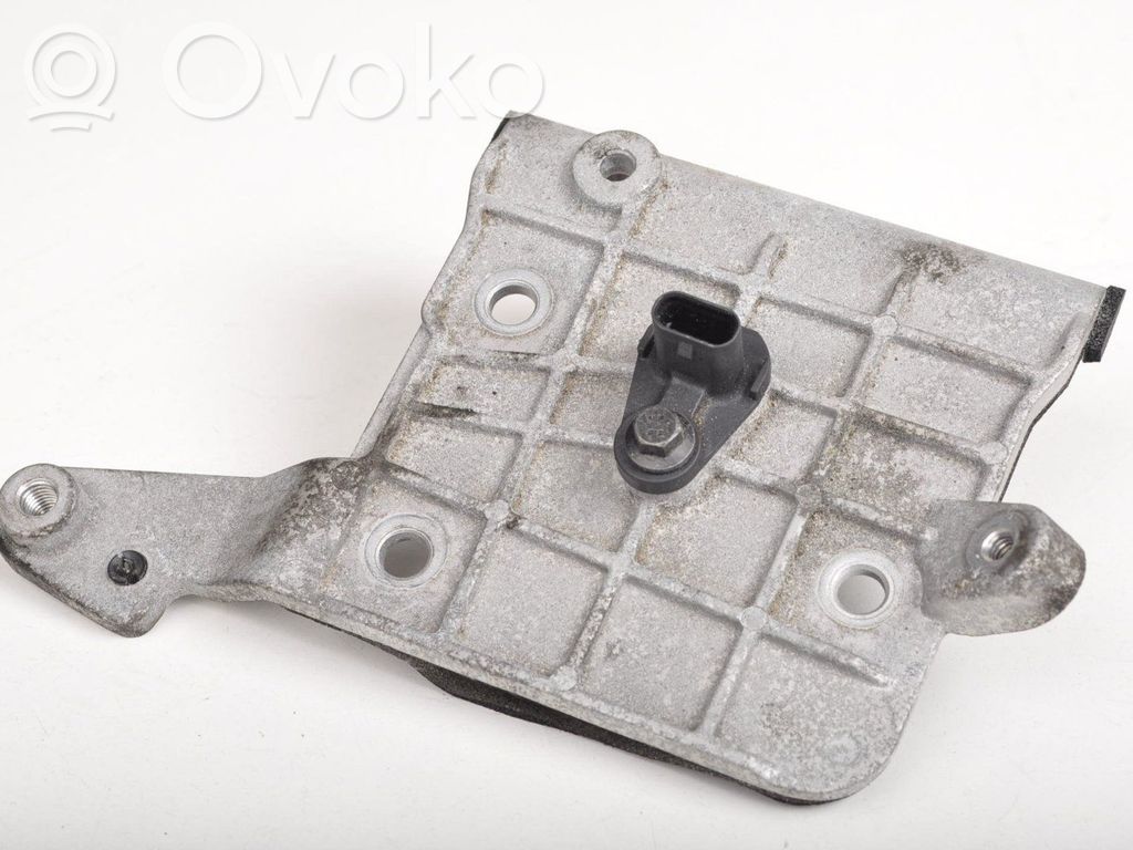 Volvo XC60 Engine mounting bracket 