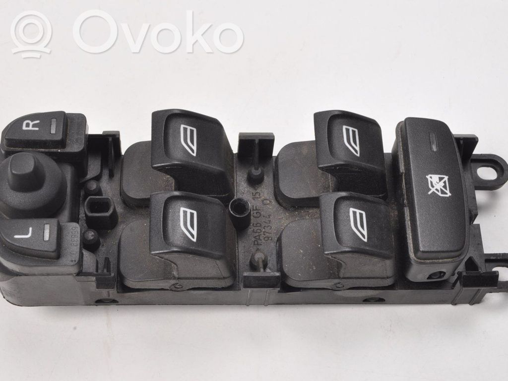 Volvo V70 A set of switches 