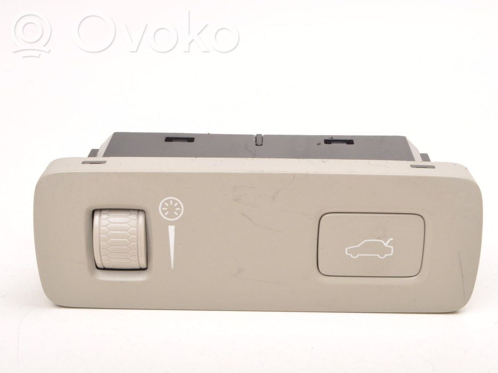 Tailgate/boot open switch button   31481439