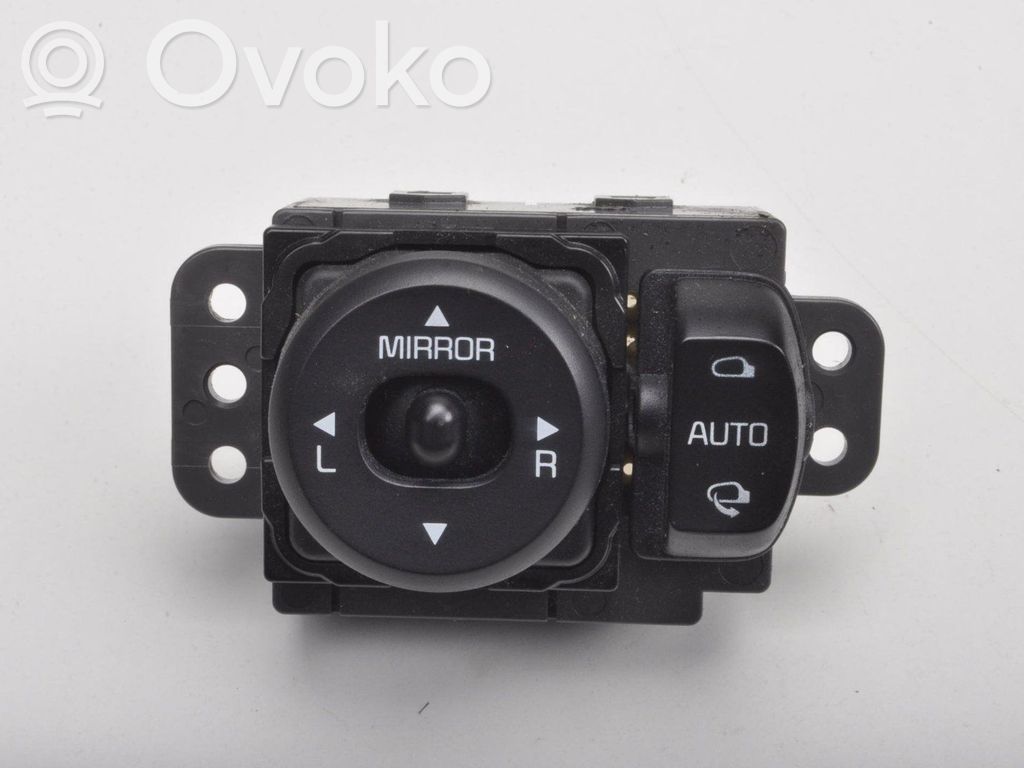 Wing mirror switch   93530A2950