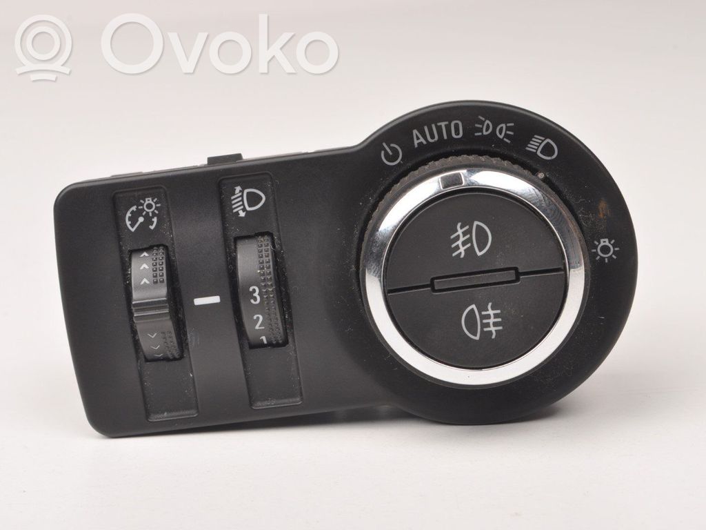 Light switch   95297440